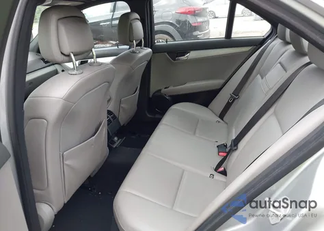 2008 Mercedes-Benz C 300 Luxury/Sport z USA, uszkodzony, nr VIN WDDGF54X78R014721